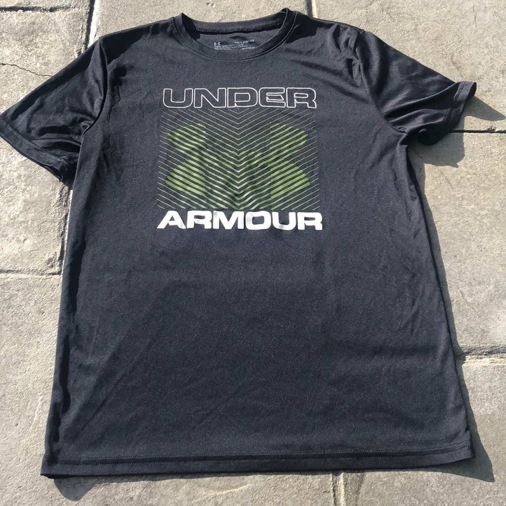 Boys Under Armour YXL short sleeve T-shirt black